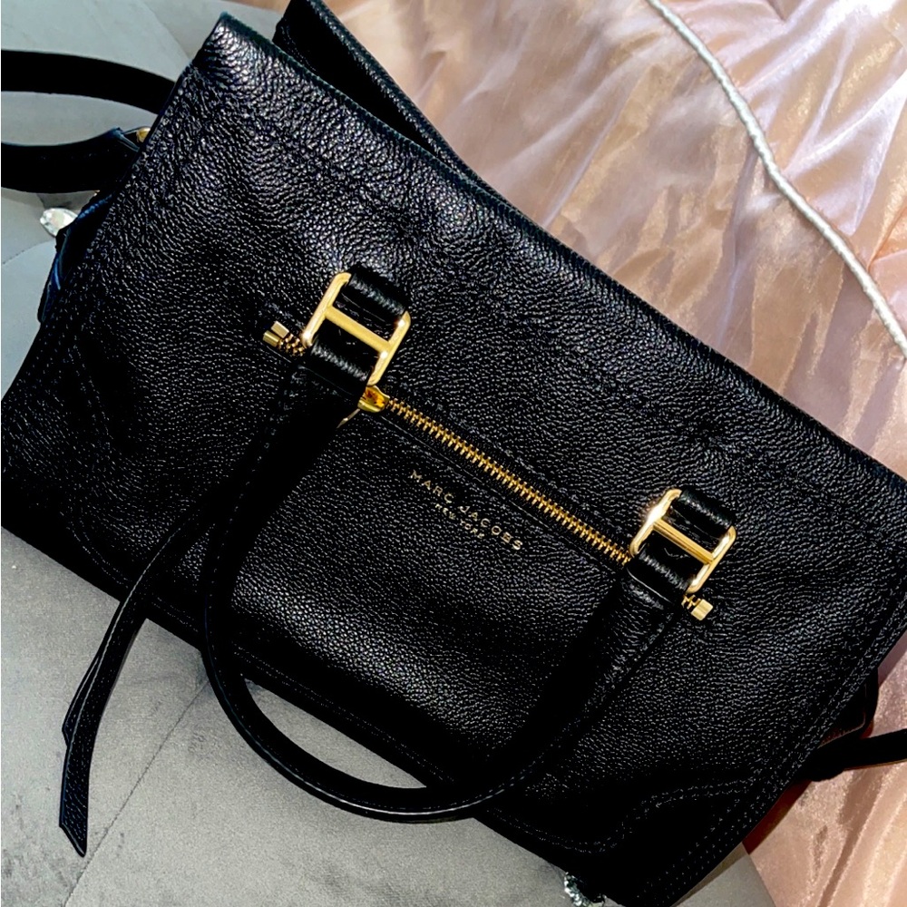 Marc Jacob’s Cross Body. Only Wore a few times.